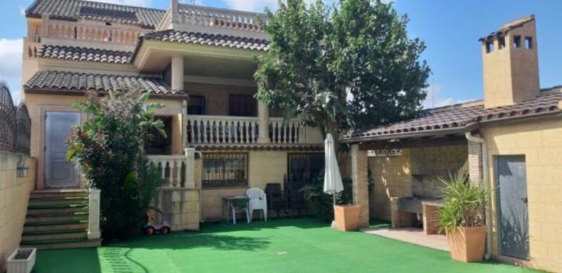 Villa Te koop in Catral, Alicante