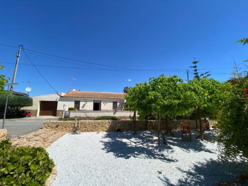 Villa en venta en Los Montesinos, Alicante