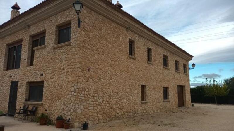 5 bedroom Country House for sale