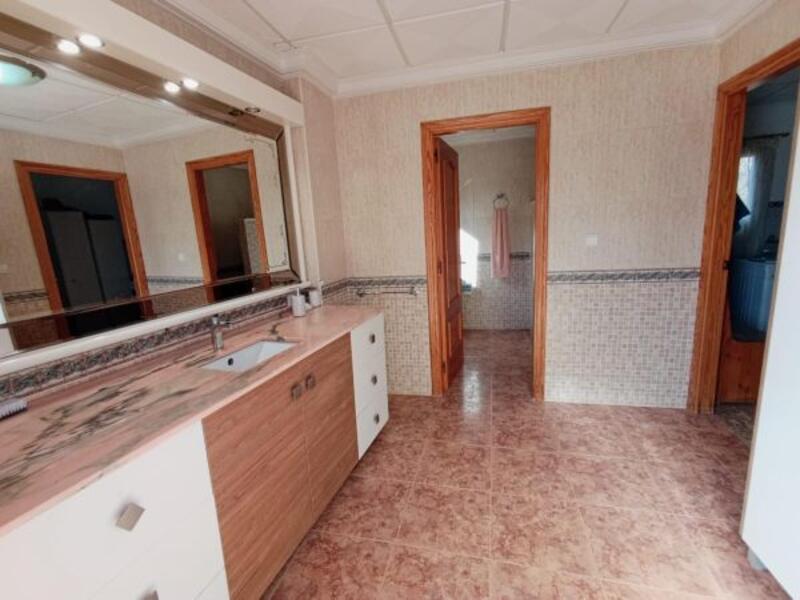5 bedroom Country House for sale