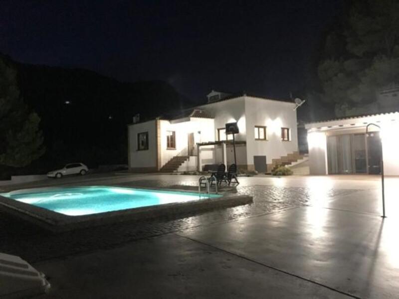 4 bedroom Country House for sale