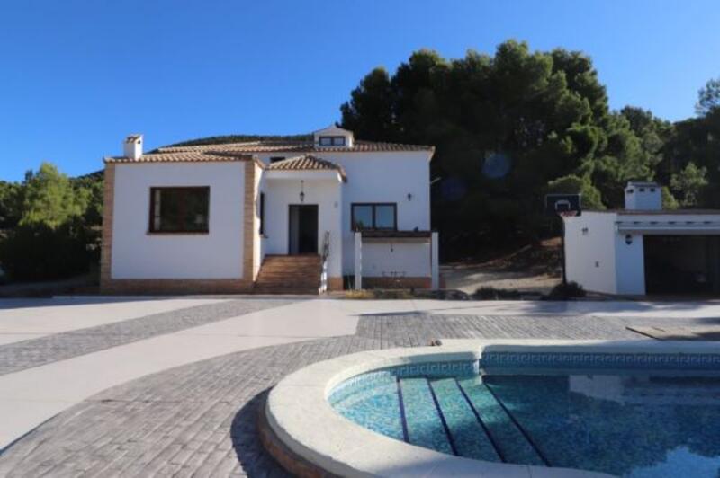 4 bedroom Country House for sale