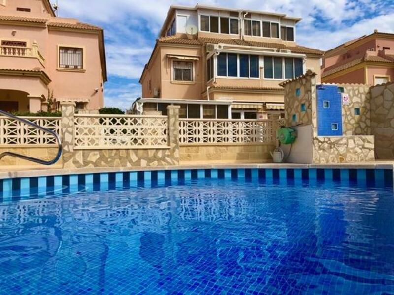 Townhouse for sale in La Zenia, Alicante