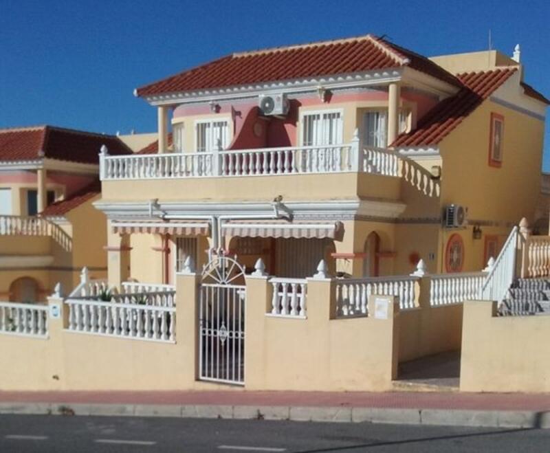 Townhouse for sale in Villamartin, Cádiz