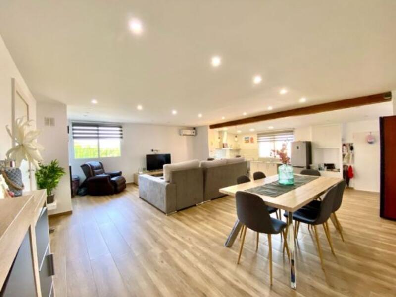 4 Schlafzimmer Landhaus zu verkaufen