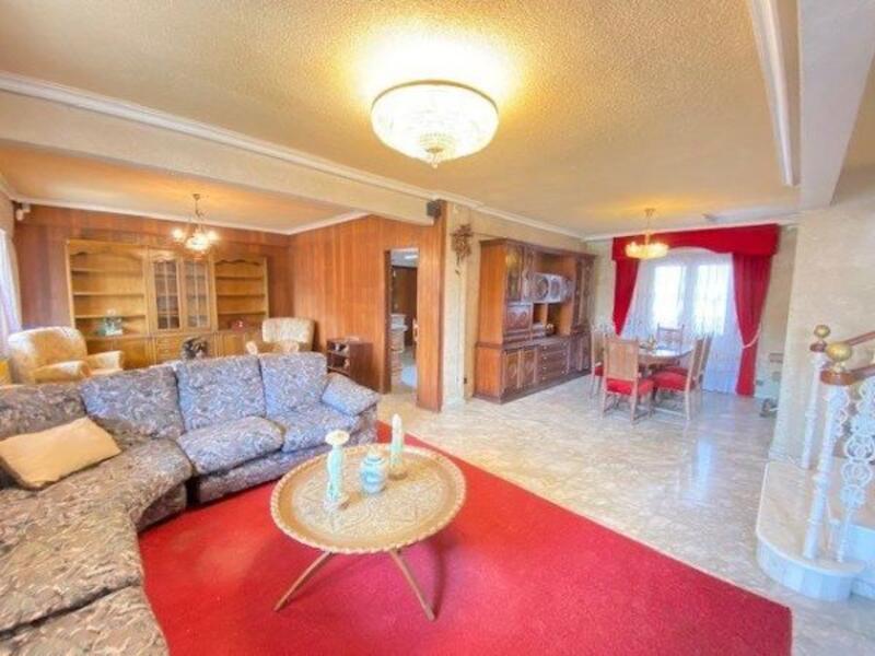 4 Schlafzimmer Landhaus zu verkaufen