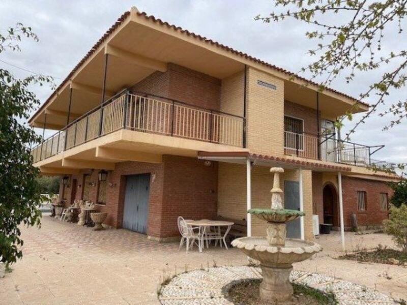 4 Schlafzimmer Landhaus zu verkaufen