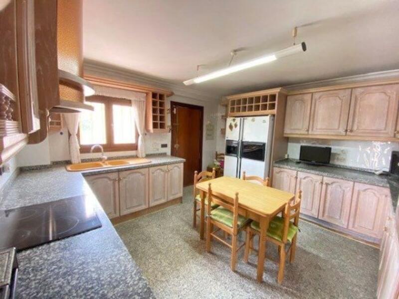 4 Schlafzimmer Landhaus zu verkaufen