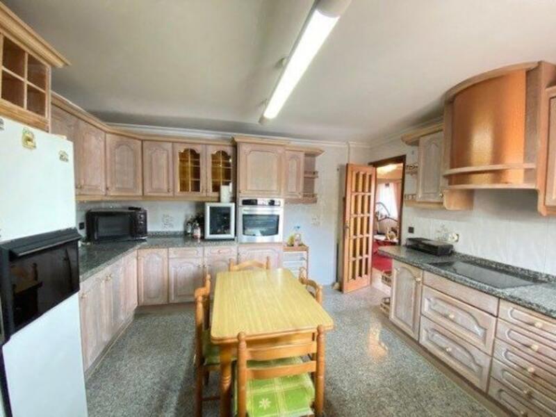 4 Schlafzimmer Landhaus zu verkaufen