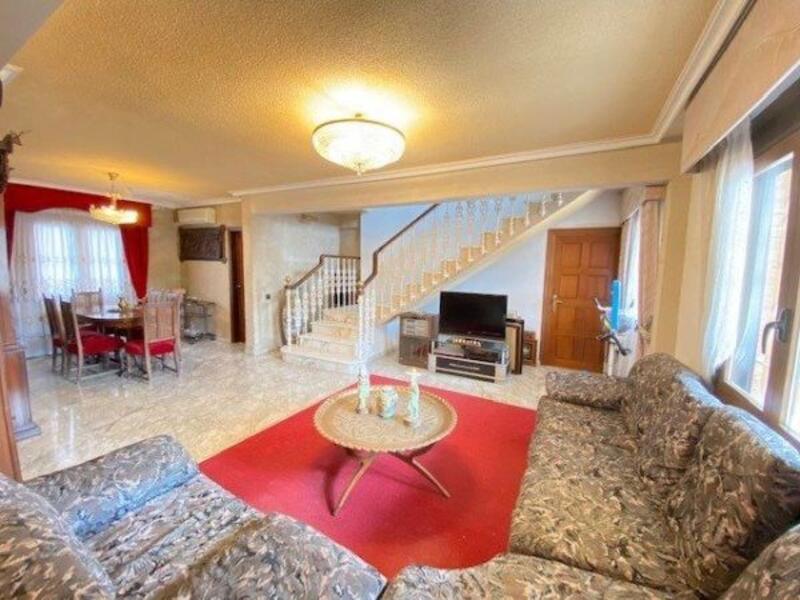 4 Schlafzimmer Landhaus zu verkaufen