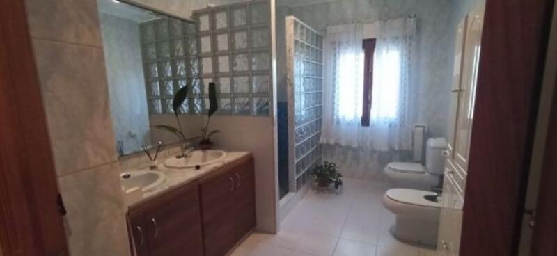 5 bedroom Country House for sale