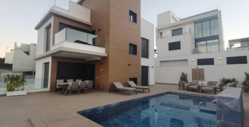 вилла продается в Dehesa de Campoamor, Alicante