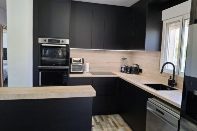 4 chambre Local Commercial à vendre