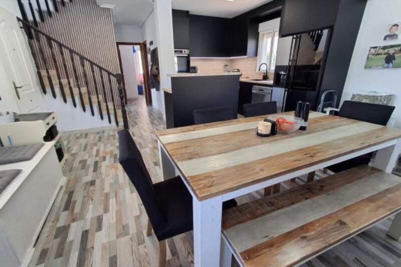 4 chambre Local Commercial à vendre