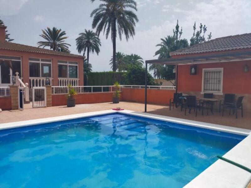 5 bedroom Country House for sale