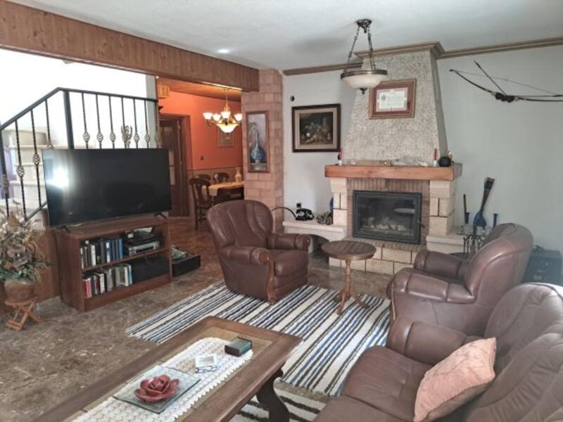 5 bedroom Country House for sale