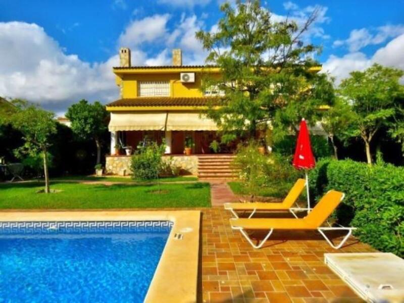 5 bedroom Country House for sale