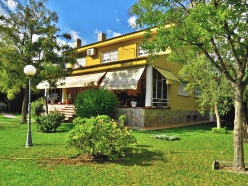 5 bedroom Country House for sale