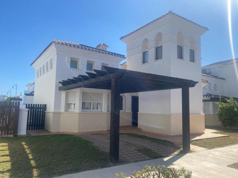 Villa en venta en La Torre Golf Resort, Murcia