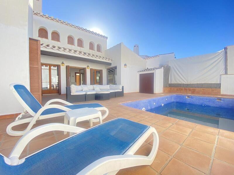 Villa en venta en El Valle Golf, Murcia