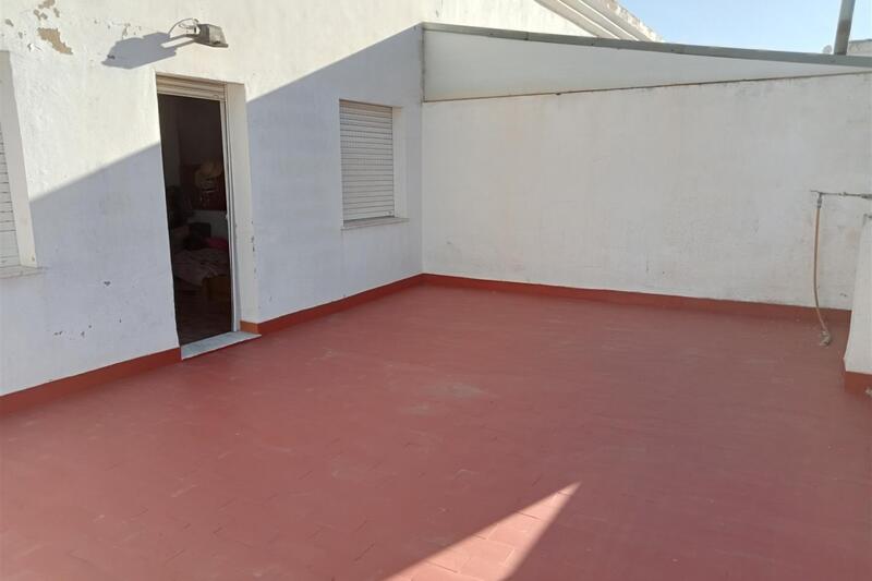 4 bedroom Townhouse for sale