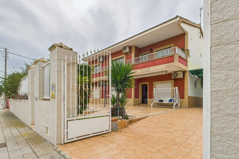 4 bedroom Apartment for sale