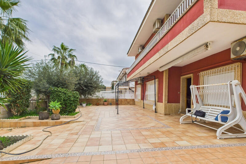 4 bedroom Apartment for sale