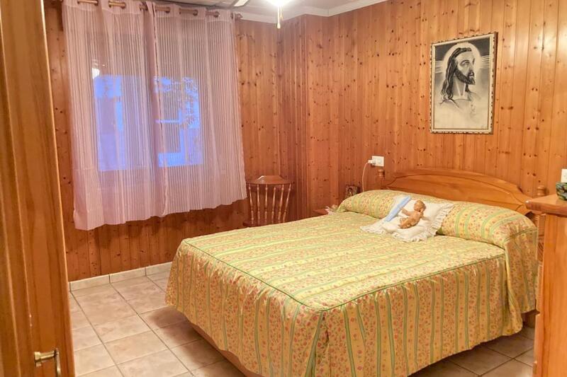 6 bedroom Townhouse for sale