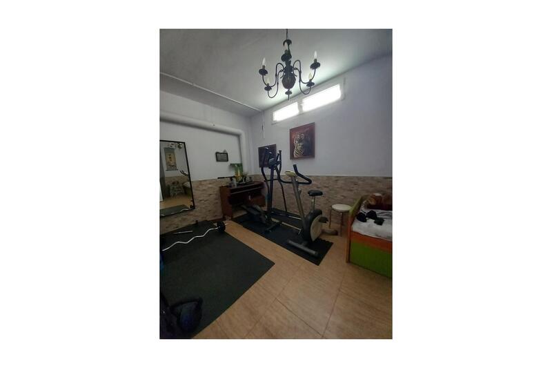 7 bedroom Townhouse for sale