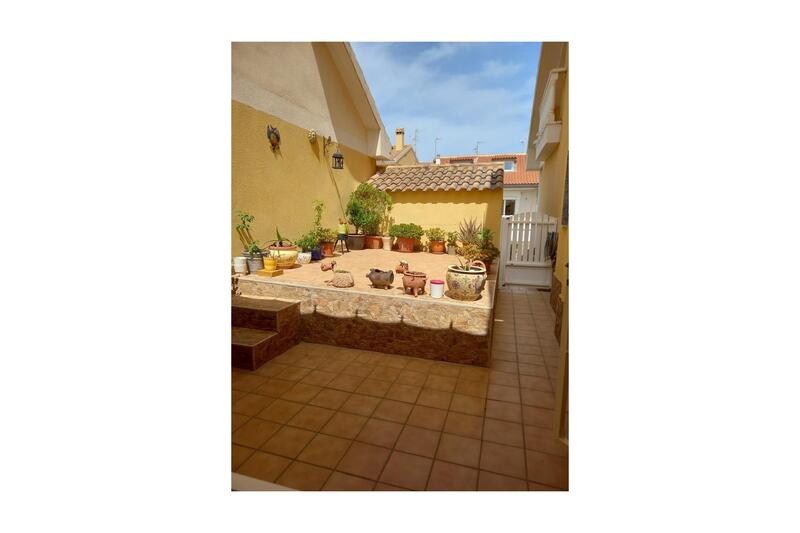 7 bedroom Townhouse for sale