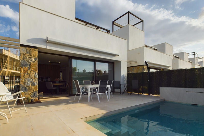 2 Cuarto Villa en venta