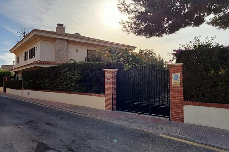 6 Cuarto Villa en venta