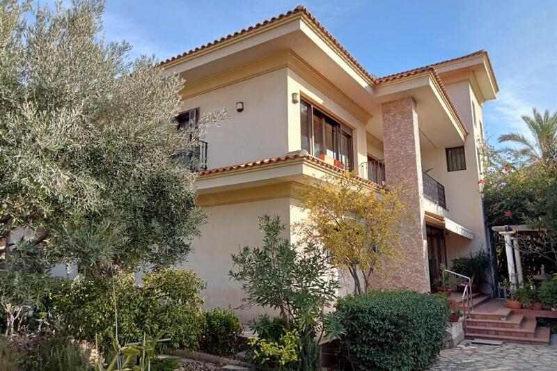 6 Cuarto Villa en venta