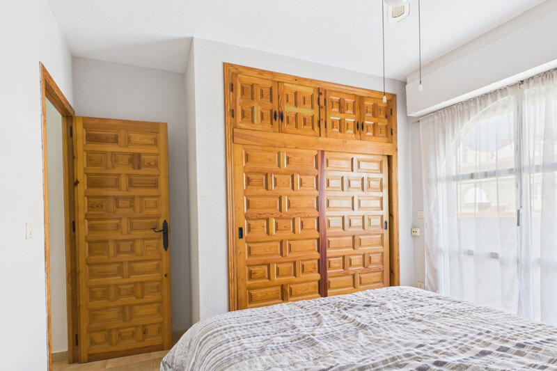 2 slaapkamer Gezinswoning Te koop