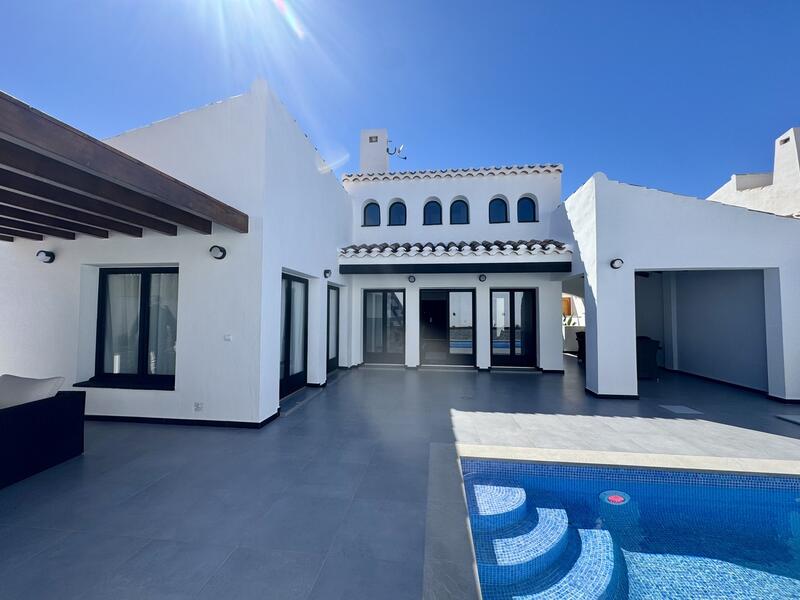 Villa til salg i El Valle Golf, Murcia