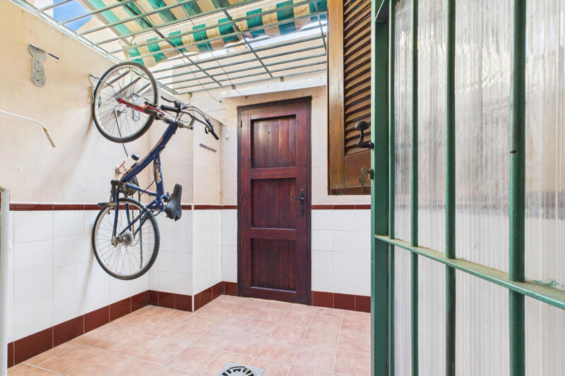 4 slaapkamer Gezinswoning Te koop