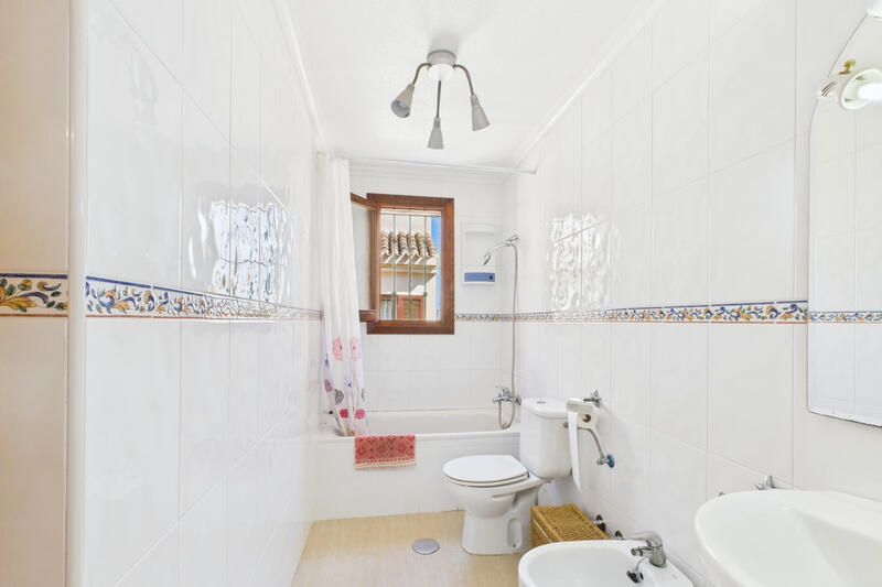 4 slaapkamer Gezinswoning Te koop