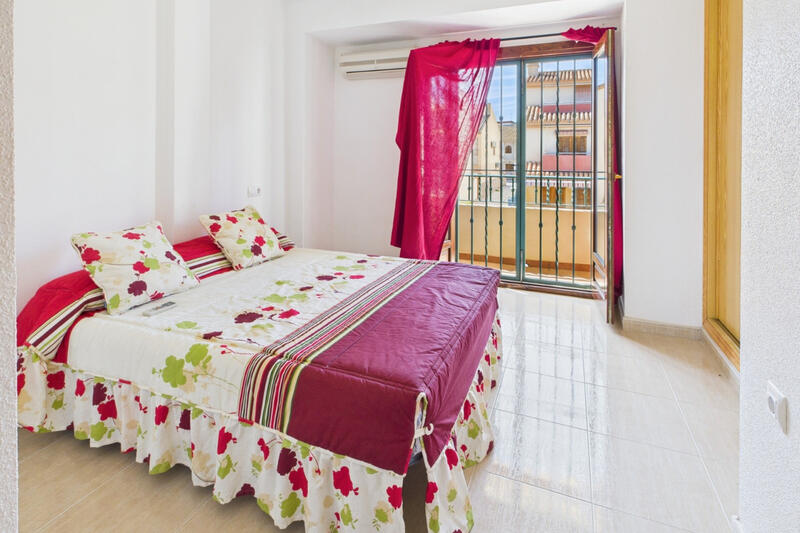 4 slaapkamer Gezinswoning Te koop