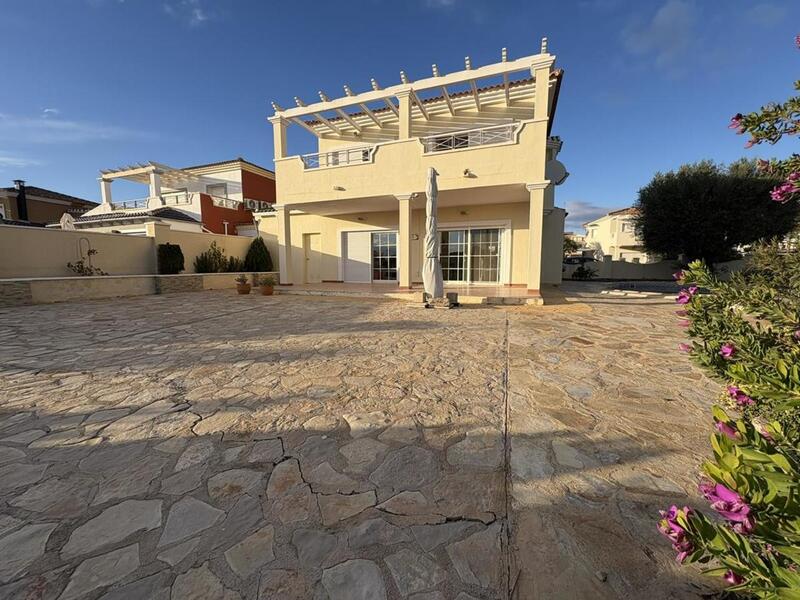 3 Cuarto Villa en venta