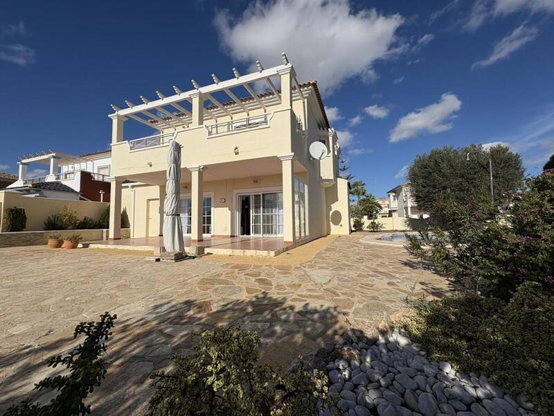 3 Cuarto Villa en venta