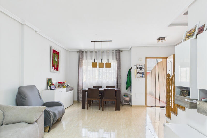 4 bedroom Townhouse for sale