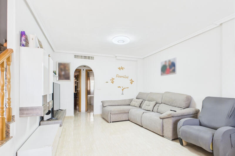 4 bedroom Townhouse for sale