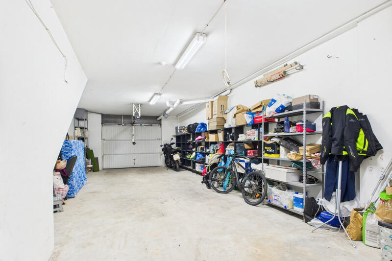 4 bedroom Townhouse for sale