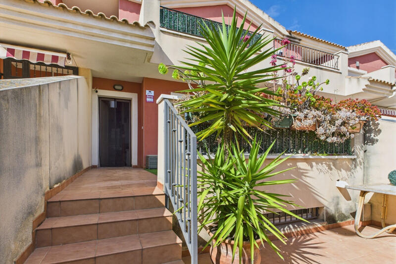 4 bedroom Townhouse for sale