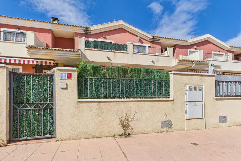 4 bedroom Townhouse for sale