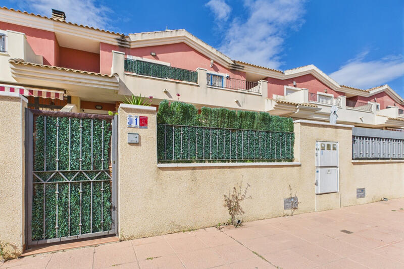 4 bedroom Townhouse for sale