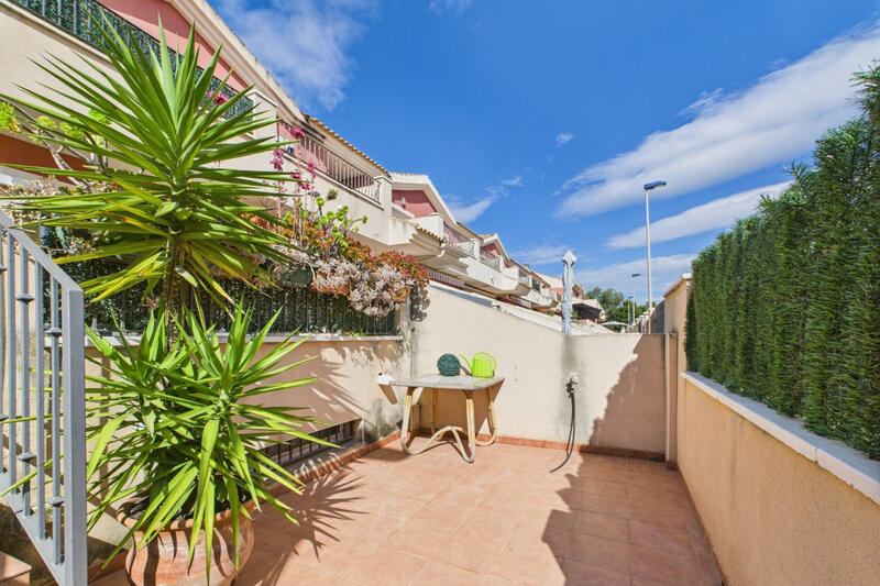 4 bedroom Townhouse for sale