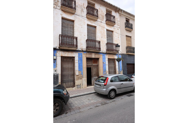 Townhouse for sale in Pinoso, Alicante