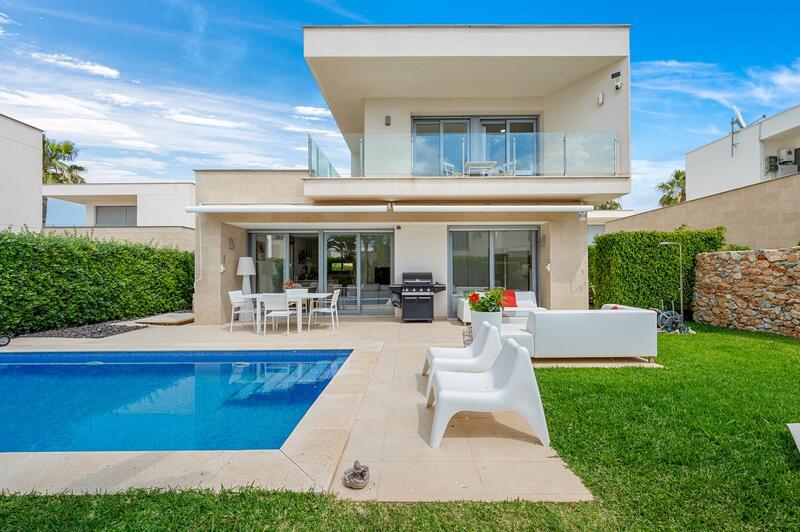 вилла продается в Orihuela, Alicante