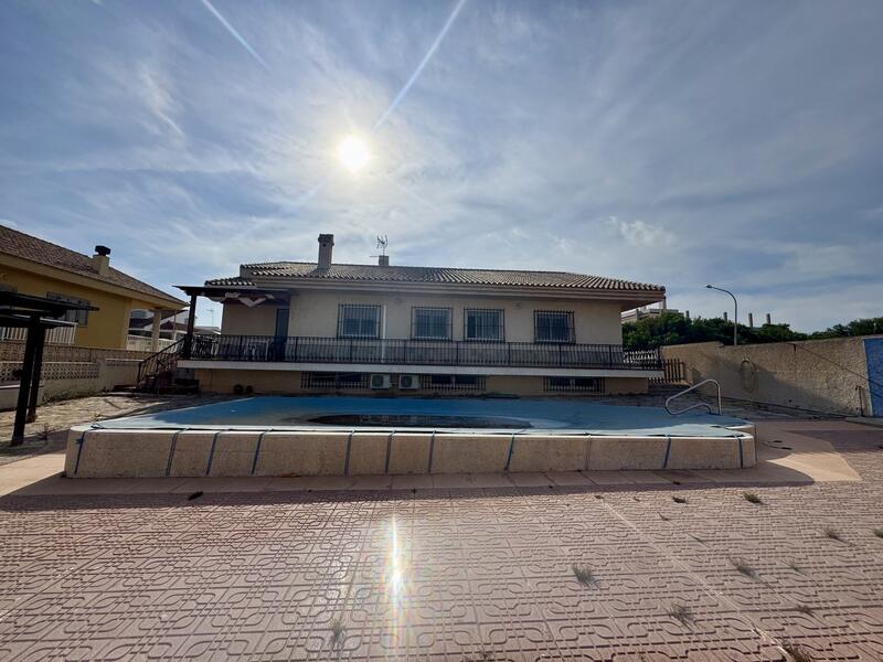 Villa til salg i Mar de Cristal, Murcia